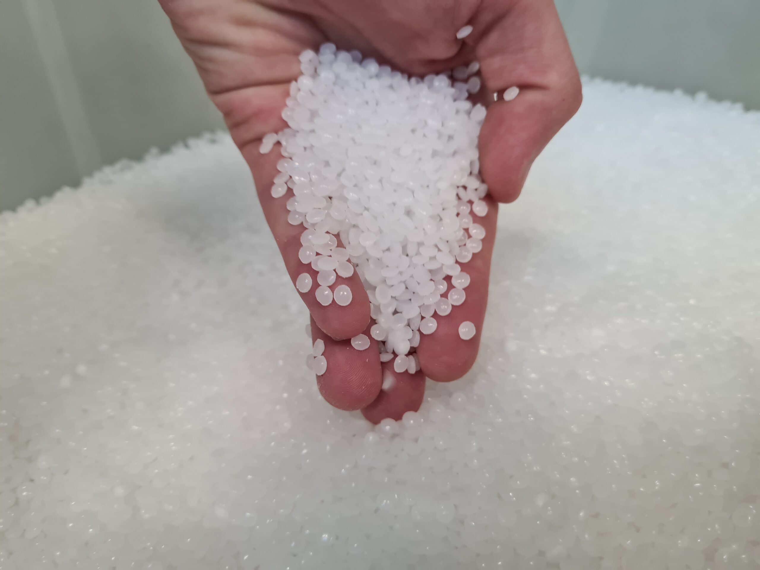 PLASTIČNI GRANULAT IZ KATEREGA IZDELUJEMO VREČKE